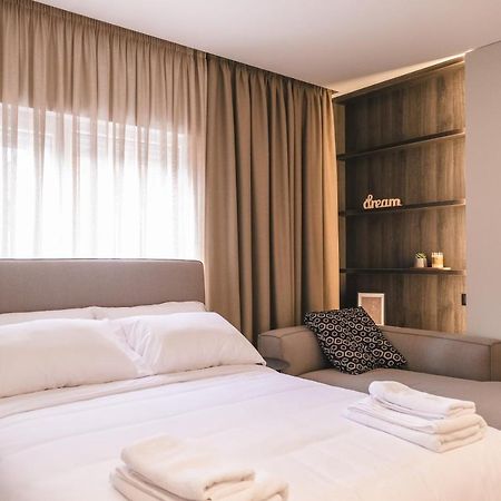 Two Steps Apartments ティラナ エクステリア 写真