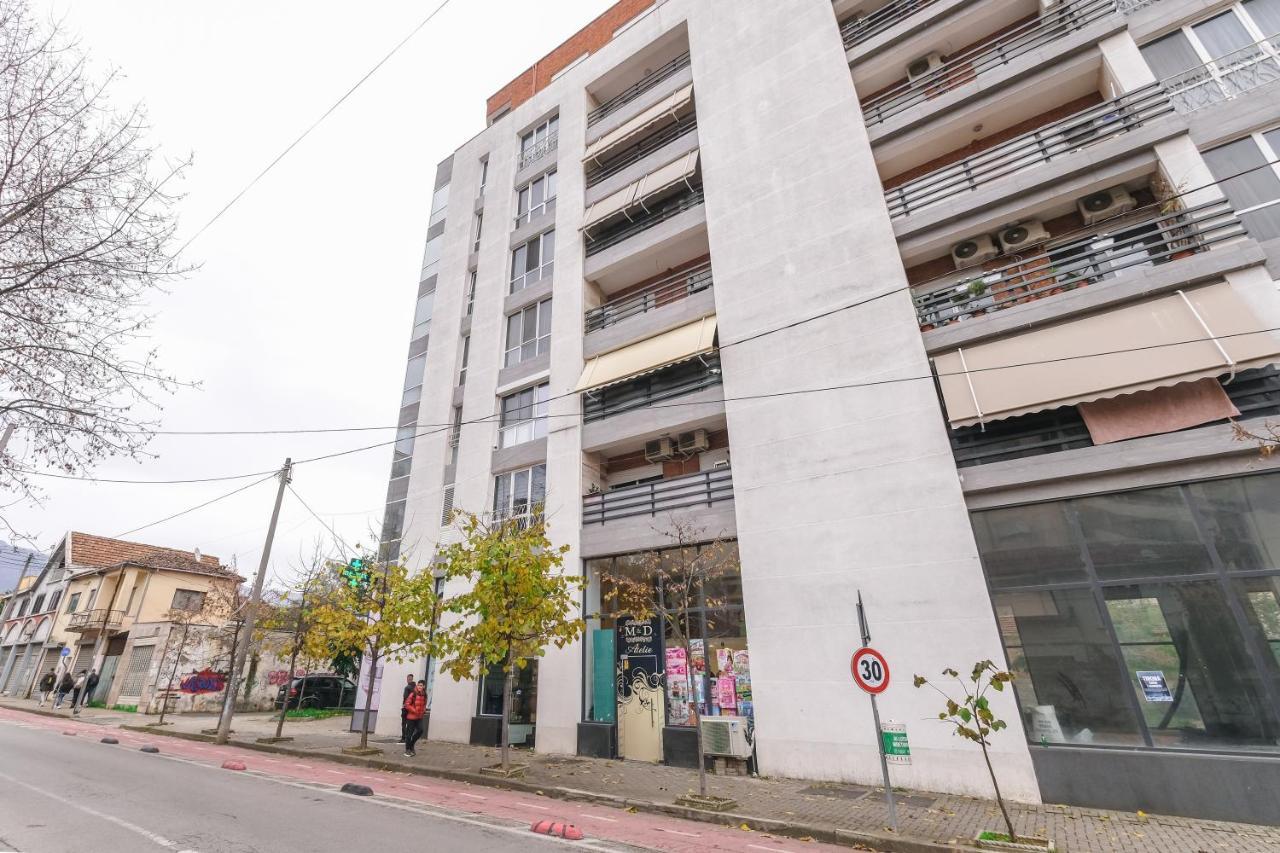 Two Steps Apartments ティラナ エクステリア 写真