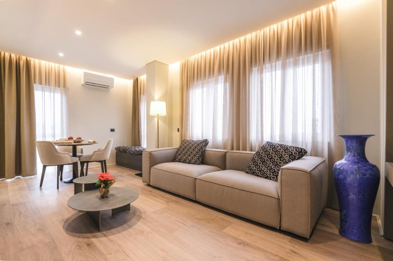 Two Steps Apartments ティラナ エクステリア 写真
