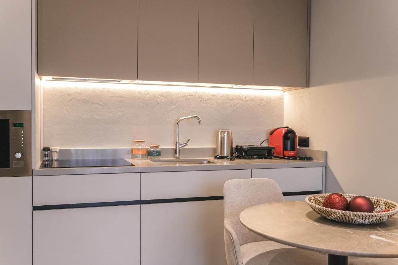 Two Steps Apartments ティラナ エクステリア 写真