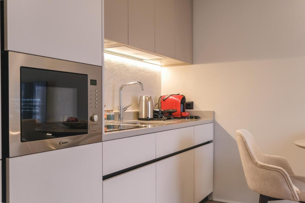 Two Steps Apartments ティラナ エクステリア 写真