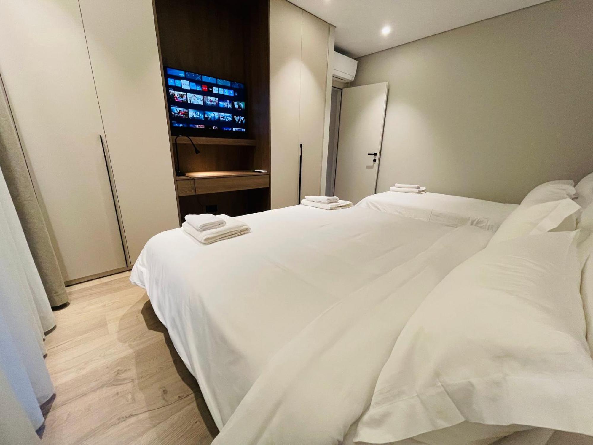 Two Steps Apartments ティラナ エクステリア 写真