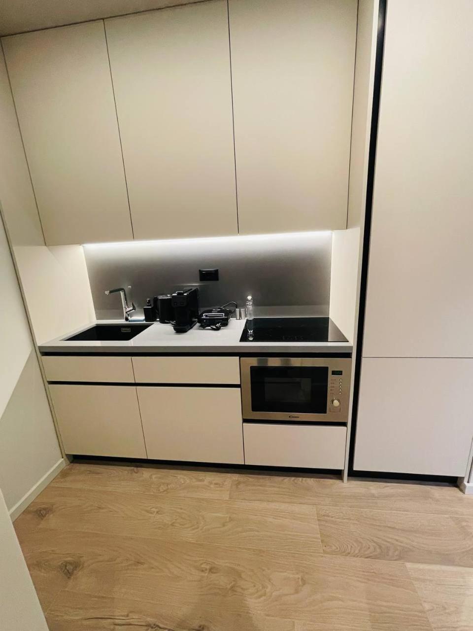 Two Steps Apartments ティラナ エクステリア 写真